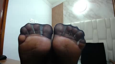 Snapshot of amell_thomson chatting on September 17, 2:26 pm Amell Thomson online show from September 17, 2:26 pm