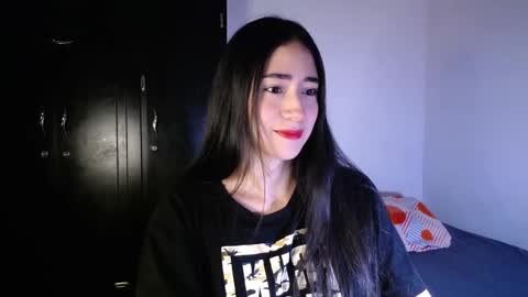 Snapshot of amelycaro chatting on January 3, 5:06 am Amely online show from January 3, 5:06 am