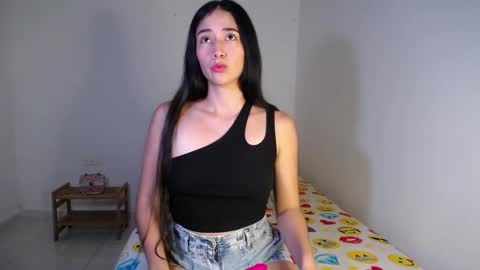 Snapshot of amelycaro chatting on February 3, 4:46 am Amely online show from February 3, 4:46 am