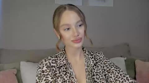 Snapshot of amelydoll18 chatting on October 2, 4:28 am Stefa online show from October 2, 4:28 am