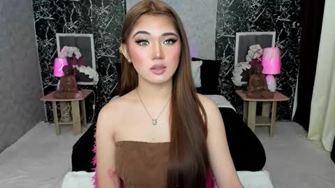 Snapshot of amethyst_claire chatting on October 24, 8:21 am Claire online show from October 24, 8:21 am