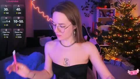 Hi-hi I am Kate welcome to my sexy room online show from December 31, 1:52 pm