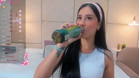 Snapshot of amiirra_ chatting on December 3, 8:17 pm Amira sweet online show from December 3, 8:17 pm