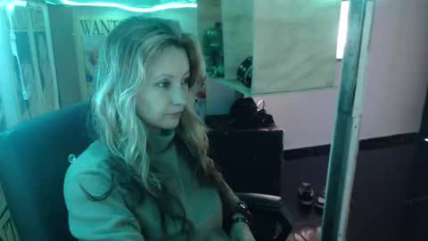 Snapshot of ammber3 chatting on February 18, 3:43 pm Paula D online show from February 18, 3:43 pm