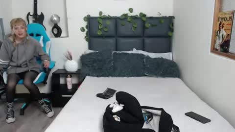 Amnesia online show from September 25, 1:32 pm