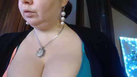 amorelara online show from December 3, 9:42 am