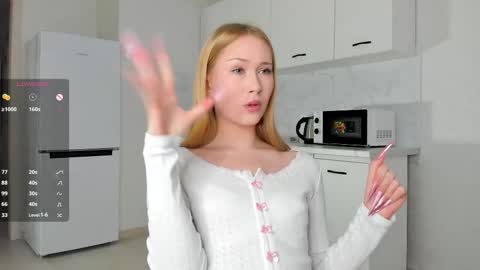 Mia online show from September 16, 12:13 pm