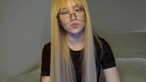 Snapshot of amy1_1 chatting on October 13, 7:49 pm amy1_1 online show from October 13, 7:49 pm