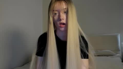 Snapshot of amy1_1 chatting on October 12, 7:38 pm amy1_1 online show from October 12, 7:38 pm