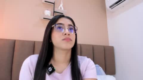 amy__wats0n online show from June 1, 7:04 pm