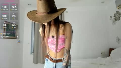 Snapshot of amy_alle chatting on October 30, 12:35 am Amy online show from October 30, 12:35 am