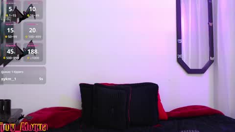 Amy online show from December 24, 1:50 pm