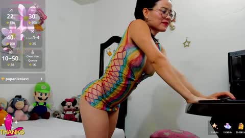 Snapshot of amy_jones07 chatting on December 8, 8:15 pm Amy online show from December 8, 8:15 pm