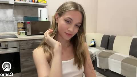 Snapshot of amy_meoww chatting on December 11, 4:20 pm amy_meoww online show from December 11, 4:20 pm