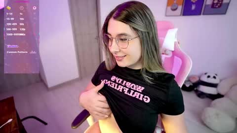 Snapshot of amy_ross1 chatting on October 23, 5:41 pm Daniela M online show from October 23, 5:41 pm