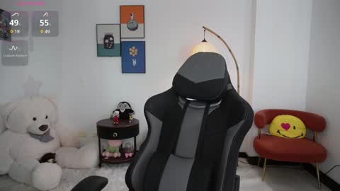 Snapshot of amy_ross1 chatting on December 4, 8:07 pm Daniela M online show from December 4, 8:07 pm