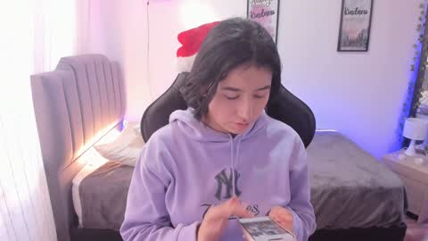 Snapshot of amy_sophiaa chatting on December 5, 2:00 pm Amy sophia 3 online show from December 5, 2:00 pm