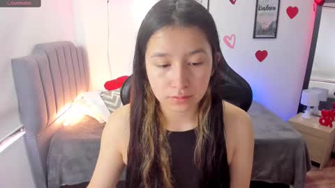 Snapshot of amy_sophiaa chatting on February 20, 1:40 pm Amy sophia 3 online show from February 20, 1:40 pm