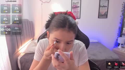 Snapshot of amy_sophiaa chatting on December 13, 1:55 pm Amy sophia 3 online show from December 13, 1:55 pm