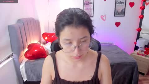 Snapshot of amy_sophiaa chatting on February 17, 1:22 pm Amy sophia 3 online show from February 17, 1:22 pm