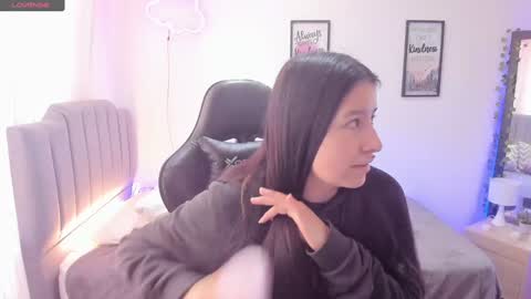 Snapshot of amy_sophiaa chatting on December 2, 1:56 pm Amy sophia 3 online show from December 2, 1:56 pm