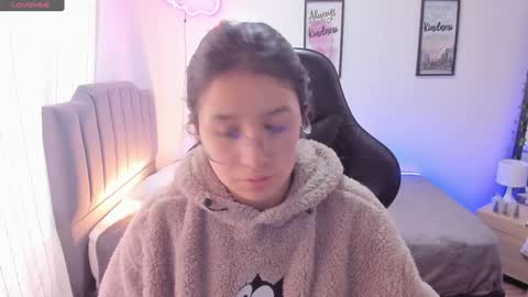 Snapshot of amy_sophiaa chatting on January 2, 1:40 pm Amy sophia 3 online show from January 2, 1:40 pm