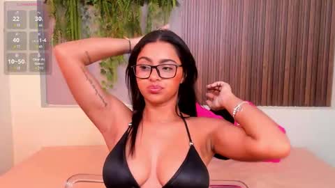 Snapshot of amybarton chatting on September 15, 5:53 pm My name is AMY... Nice to meet you thumb up me please its important online show from September 15, 5:53 pm