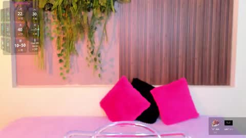 Snapshot of amybarton chatting on October 2, 3:39 pm My name is AMY... Nice to meet you thumb up me please its important online show from October 2, 3:39 pm