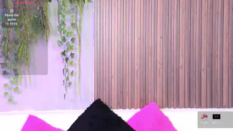 Snapshot of amybarton chatting on October 6, 4:45 pm My name is AMY... Nice to meet you thumb up me please its important online show from October 6, 4:45 pm