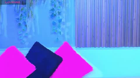 Snapshot of amybarton chatting on October 9, 3:27 pm My name is AMY... Nice to meet you thumb up me please its important online show from October 9, 3:27 pm