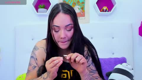 Snapshot of amyevaans1 chatting on December 21, 8:32 pm Amyevaans1 online show from December 21, 8:32 pm