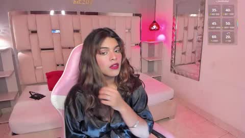 amyevan_ online show from December 3, 9:28 pm