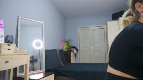 Snapshot of amylanee chatting on September 18, 8:13 am amylanee online show from September 18, 8:13 am