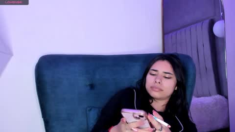 Snapshot of amyolimpo chatting on January 28, 4:39 am Amy ... Nice to meet u thumb up me please its important online show from January 28, 4:39 am