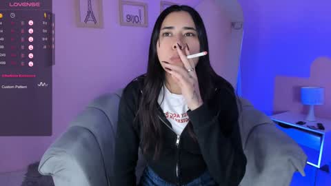 Snapshot of amyolimpo chatting on December 11, 4:39 am Amy ... Nice to meet u thumb up me please its important online show from December 11, 4:39 am