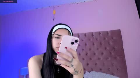 Snapshot of amyolimpo chatting on February 24, 1:22 am Amy ... Nice to meet u thumb up me please its important online show from February 24, 1:22 am