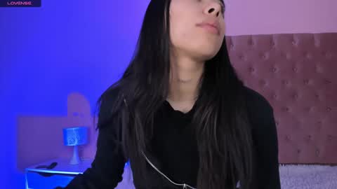 Snapshot of amyolimpo chatting on January 27, 8:40 am Amy ... Nice to meet u thumb up me please its important online show from January 27, 8:40 am