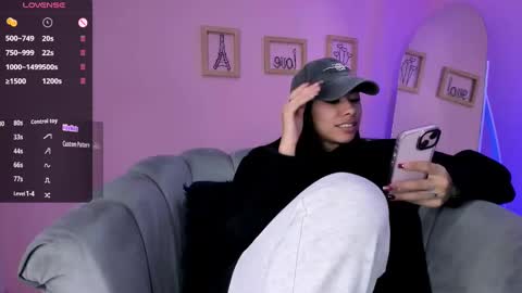 Snapshot of amyolimpo chatting on February 12, 5:26 am Amy ... Nice to meet u thumb up me please its important online show from February 12, 5:26 am