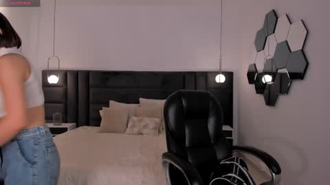 AMY WALKER online show from February 2, 10:13 am