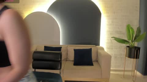 AMY WALKER online show from February 6, 5:14 am