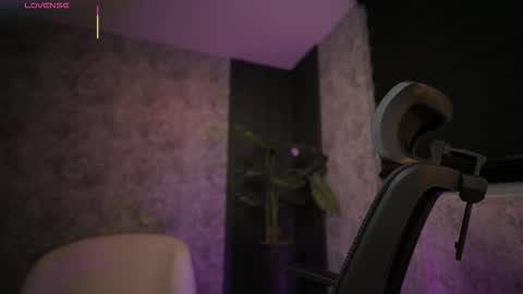 AMY WALKER online show from March 5, 10:55 am