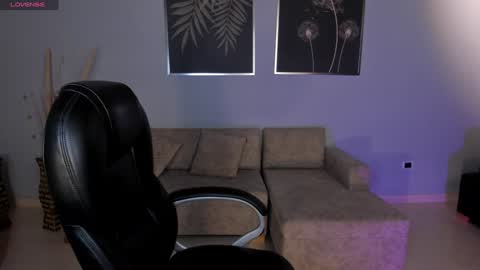 AMY WALKER online show from February 3, 10:25 am