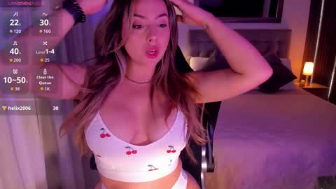 Snapshot of amywoods chatting on September 17, 8:40 pm online show from September 17, 8:40 pm