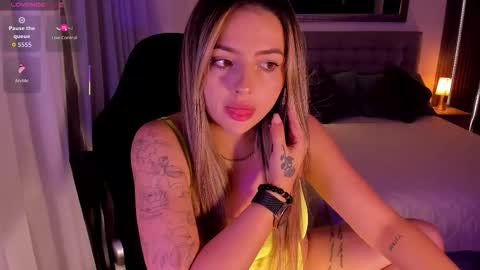 Snapshot of amywoods chatting on October 15, 8:55 pm online show from October 15, 8:55 pm