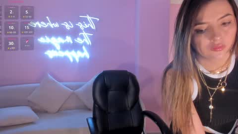Snapshot of amywoods chatting on December 28, 6:18 pm online show from December 28, 6:18 pm