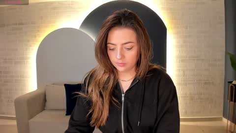 Snapshot of amywoods chatting on January 6, 9:19 am online show from January 6, 9:19 am