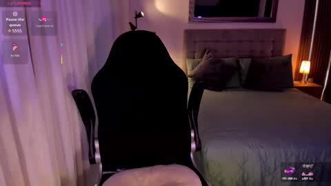 Snapshot of amywoods chatting on October 8, 6:12 pm online show from October 8, 6:12 pm