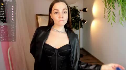 Angie online show from December 4, 3:04 am