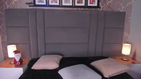 Snapshot of ana_beckett chatting on January 2, 12:24 pm Ana  online show from January 2, 12:24 pm