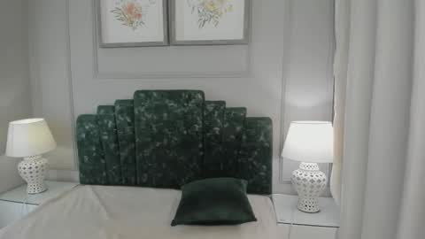 Snapshot of ana_beckett chatting on October 24, 10:44 am Ana  online show from October 24, 10:44 am